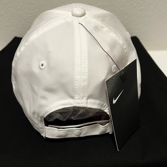 NIKE GOLF CLUB UNISEX CAP HAT MEDIUM LARGE WHITE SNAPBACK DRIFIT SWOOSH MONOGRAM - Picture 7 of 8